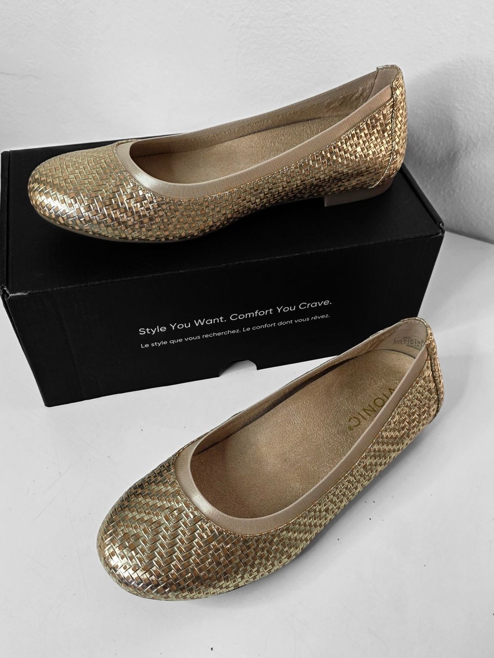 NIB Vionic Anita Gold Woven Leather Ballet Flats Comfort Slip-On Size 7.5W